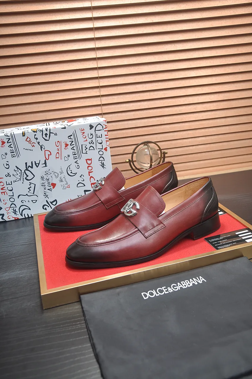 Men's men's shoes 💰500💶🌲 DG top 🔍🔍Men's new leather shoes 🚹 are on sale at the same time at the counter ⚠The uppers are imported cowhide from Italy, the entire imported cowhide lining, imported accessories 💪💪, completely 1⃣️ vs 1⃣️ replica 🇮 🇹💪💪, ⚠Sole: The original sole is specially provided by the original factory, the exclusive movable molded sole is super comfortable, ⚠The original factory follows the order, 🔍🔍high quality, you can enter and exit the counter at will, welcome to compare ⚠Size: 38-44 (45 customized)